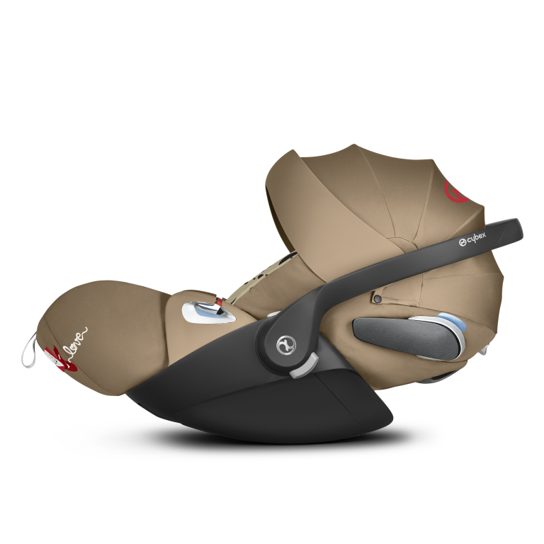 Cloud z i-Size della collezione fashion disegnata da Karolina Kurkova