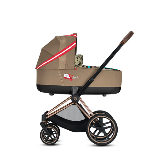 Carrozzina Priam Lux carry cot disegnata da KAROLINA KURKOVA